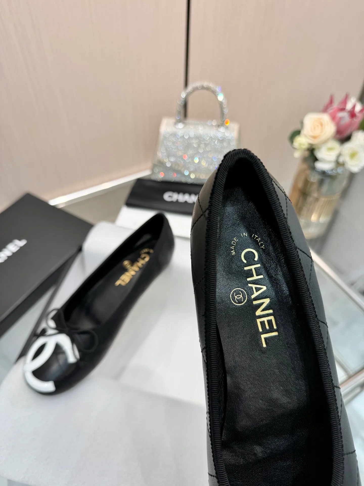 👟👟Ex-factory price 500👟👟 Women's Shoes Women's Clothing | ²⁰²5 𝐬𝐬 🤍🤎𝐂𝐇𝐀𝐍𝐄𝐋 Chanel 26A catwalk style Handmade Mary Jane women's shoes Ballet shoes are so amazing, the bow pattern is so cute! Even if I don’t wear flat shoes, I can’t resist the temptation! The second recommended pair of Chanel logo women's shoes has great texture and is versatile. It is made of lambskin and has an original two-color outsole. Size: 35-40 (41 can be customized and cannot be returned or exchanged)